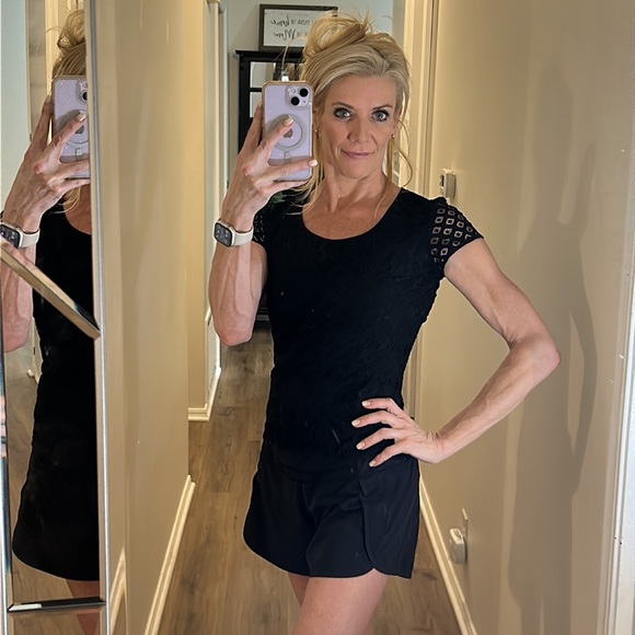 Ann Taylor Petite Black Lace Crochet short sleeve top fully lined w back zip - Picture 5 of 14